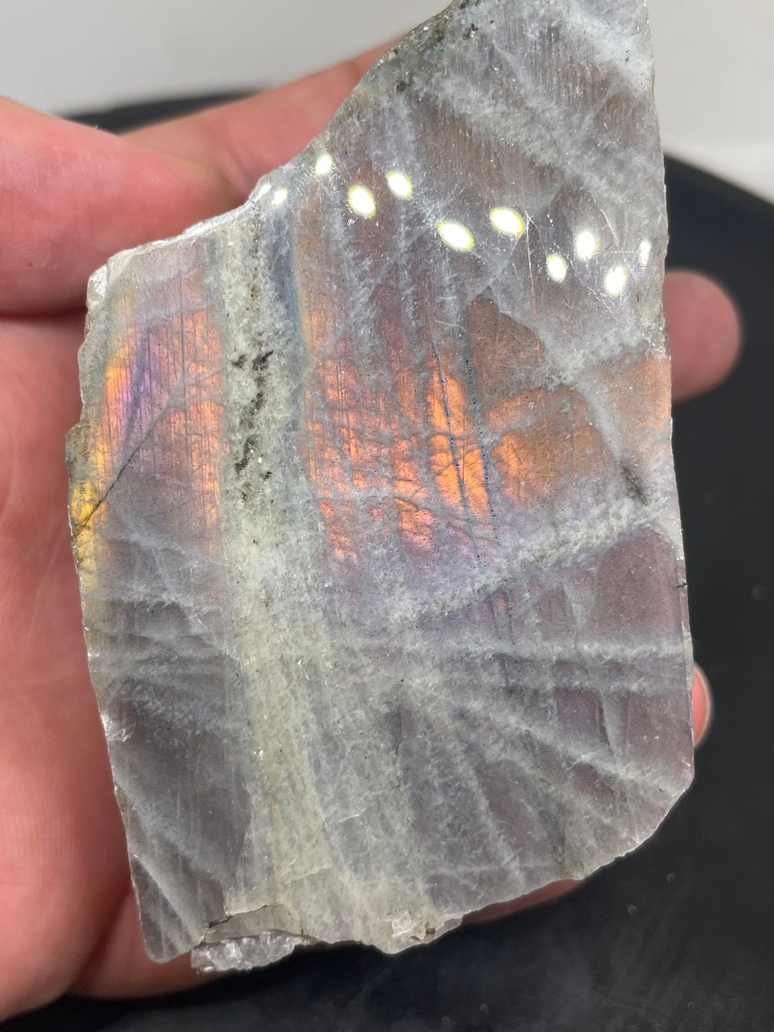 LABRADORITE VIOLETTE POLIE UNE FACE