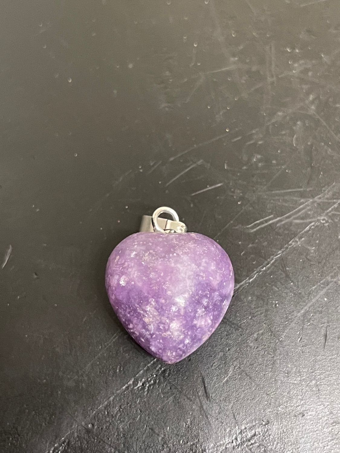 PENDENTIF COEUR EN LEPIDOLITE