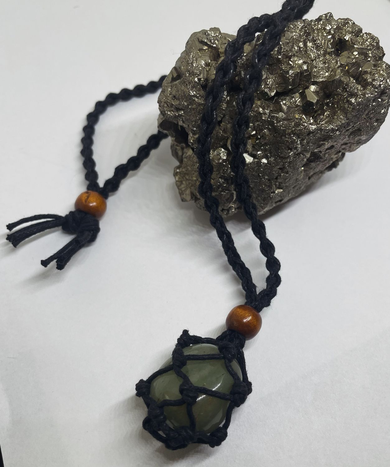 COLLIER AVEC FILET NOIR