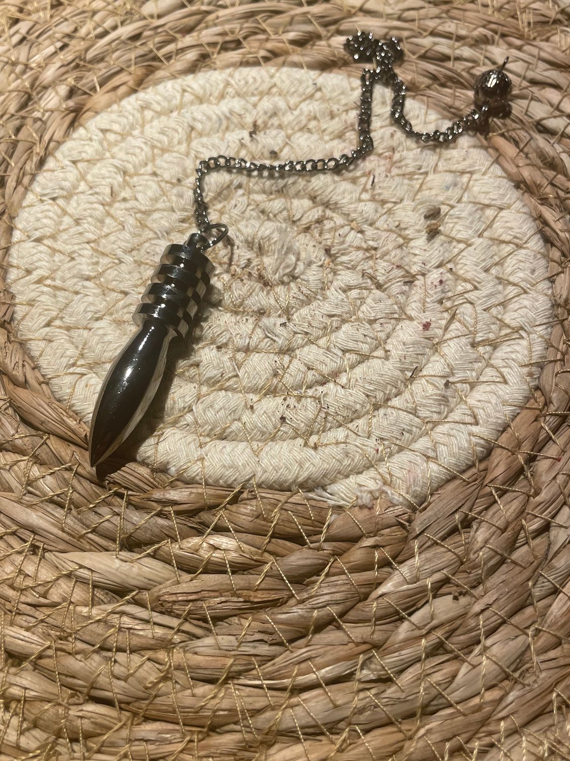 Pendule Isis en Métal – Noir