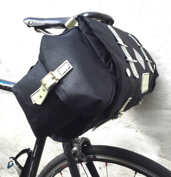 Camper Longflap Saddlebag, Colour: Black