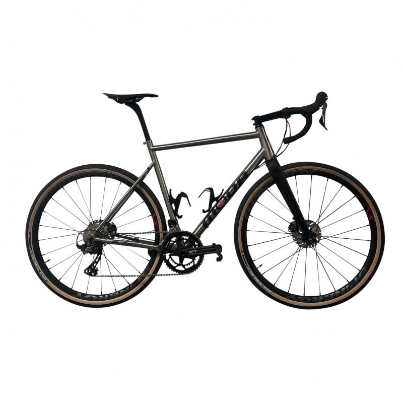 Moda Strega Titanium Gravel GRX - Spinergy GXX Carbon Wheels