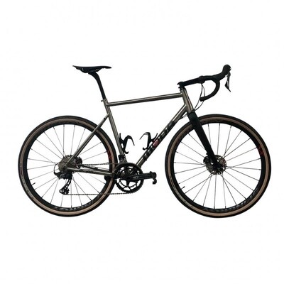 Moda Strega Titanium Gravel GRX - Spinergy GXX Carbon Wheels