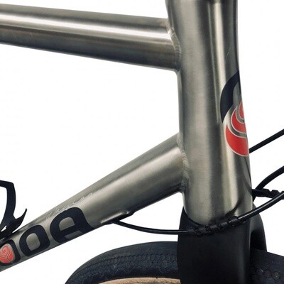 Moda Strega Titanium Gravel GRX - Spinergy GXX Carbon Wheels