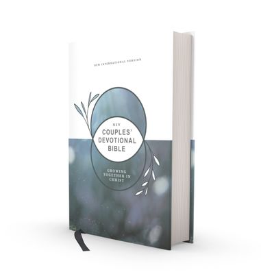 NIV, Couples&#39; Devotional Bible, Hardcover, Comfort Print: Growing Together in Christ