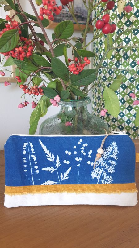 Pochette trousse aux empreintes végétales cyanotype
