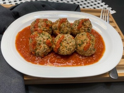 ALBONDIGAS DE CARNE CON SALSA DE TOMATE