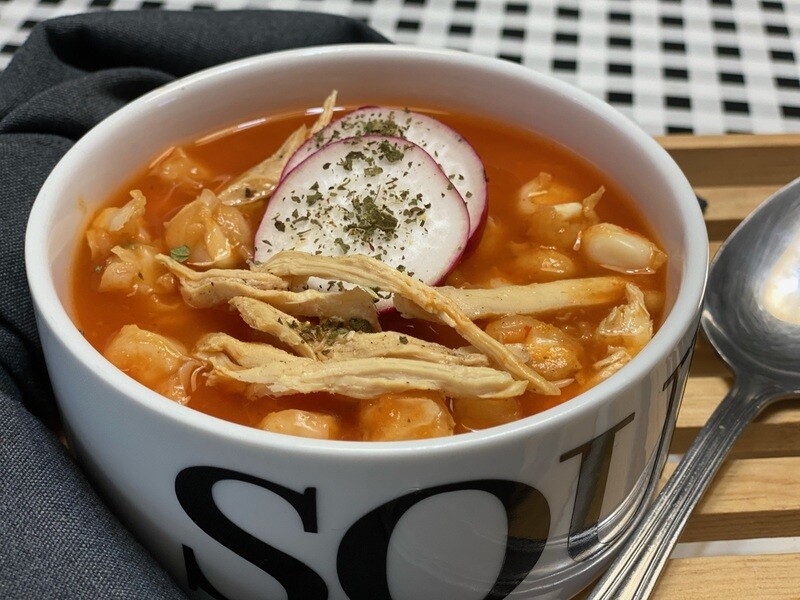 POZOLE CON PECHUGA DESMENUZADA