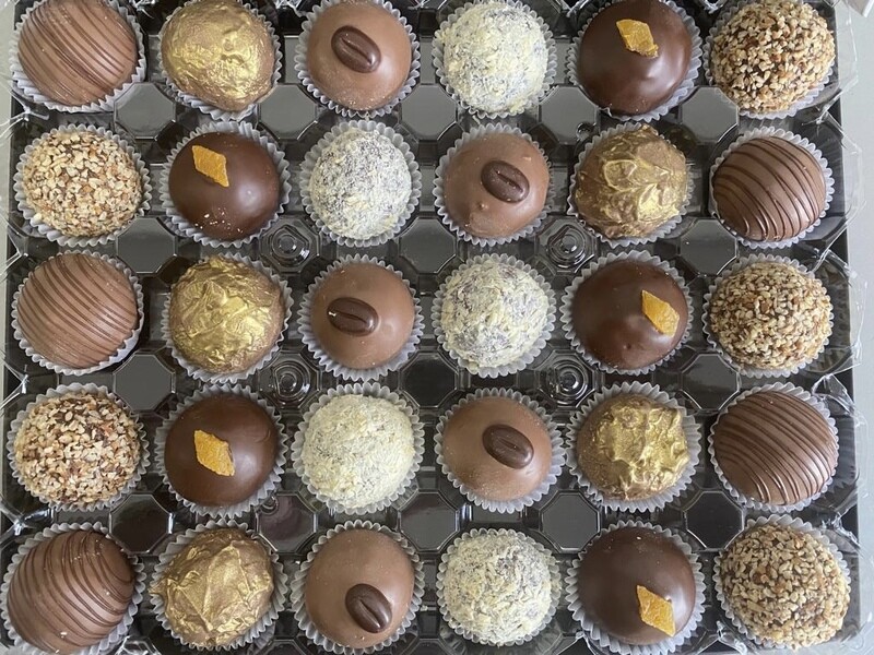 CAJA VERSALLES CON TRUFAS