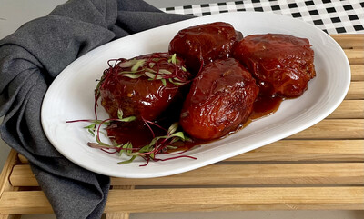 JITOMATES RELLENOS EN SALSA DE TAMARINDO