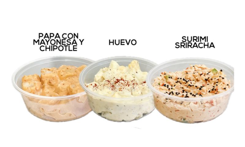 TRIO DE ENSALADAS DE PAPA CON MAYONESA Y CHIPOTLE, HUEVO, Y SURIMI SRIRACHA