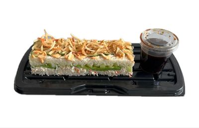 PASTEL DE SUSHI CON SURIMI PEPINO Y AGUACATE