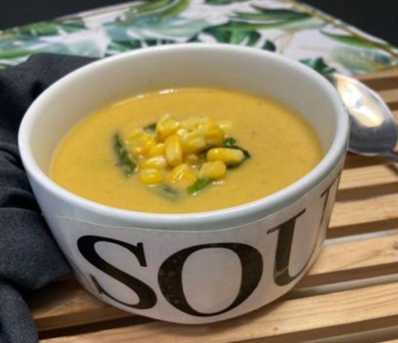CREMA DE ELOTE CON RAJAS Y GRANOS DE ELOTE