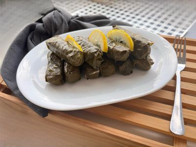 HOJAS DE PARRA COCIDAS DE CARNE
