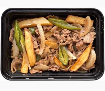 BISTEC TOREADO CON PAPAS, CEBOLLA Y CHILE PESAJ