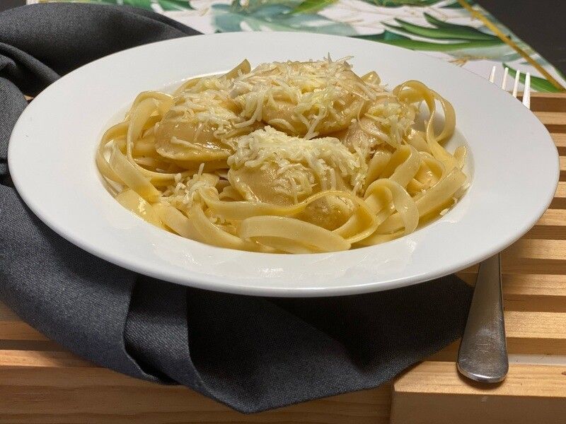 CALSONES W/ NOODLES