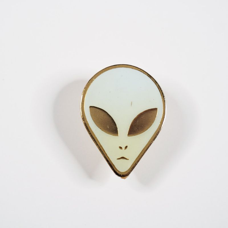 Alien Face Pin, gold trim (single item)