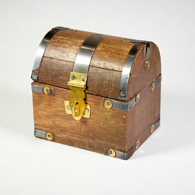 Mini Rustic Wood Treasure Chest (single, with or without mini padlock)