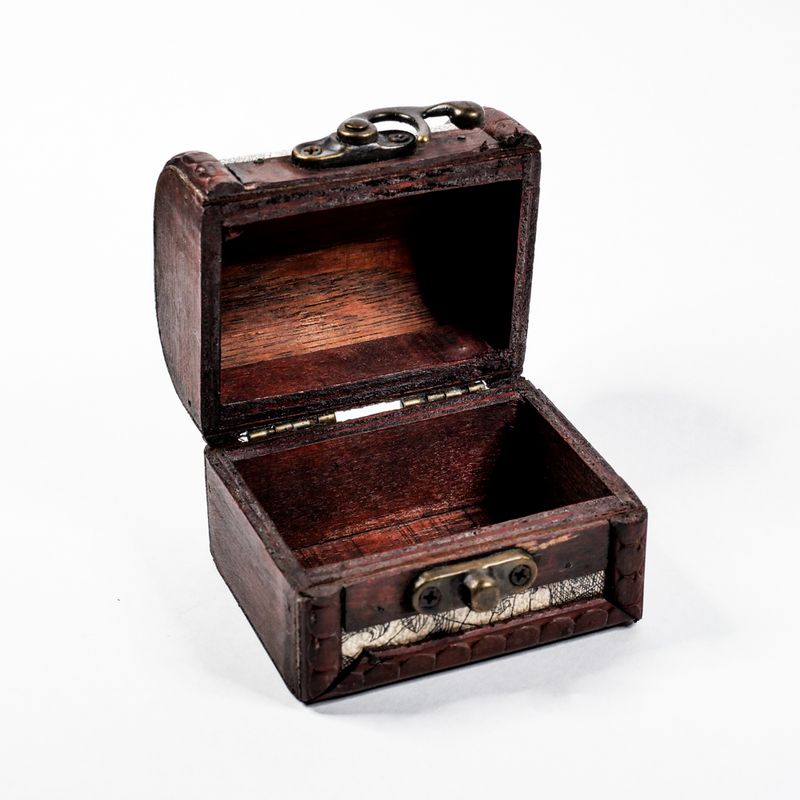 Mini Pirate Treasure Chest with Old World Map (single item)