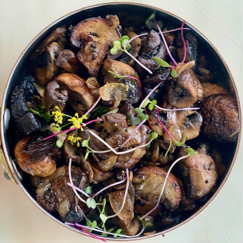 Pepper Mushrooms Portabella, Button Mushrooms and King Oyster, Curry Leaf