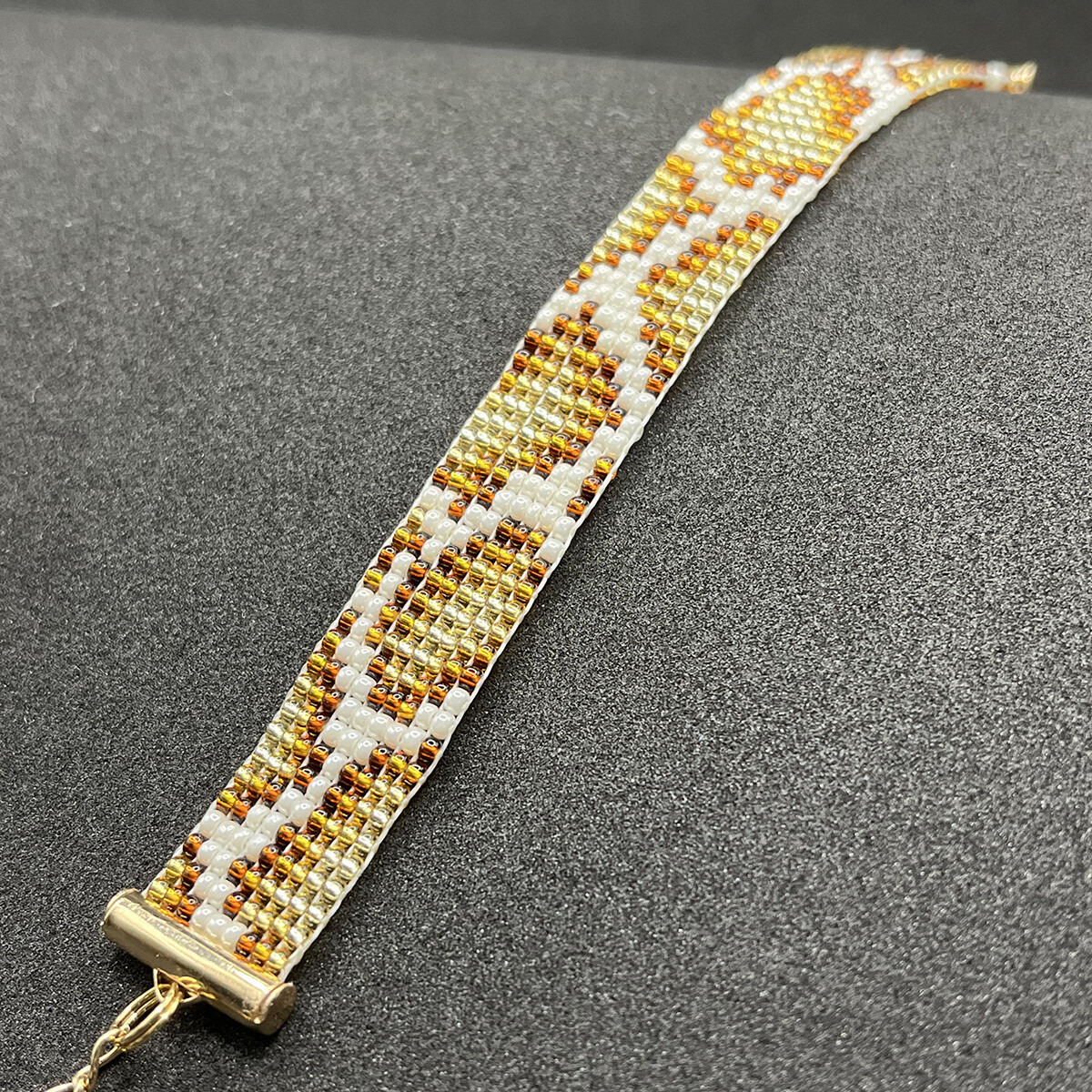 Zapestnica s kačjim vzorcem - belo zlata