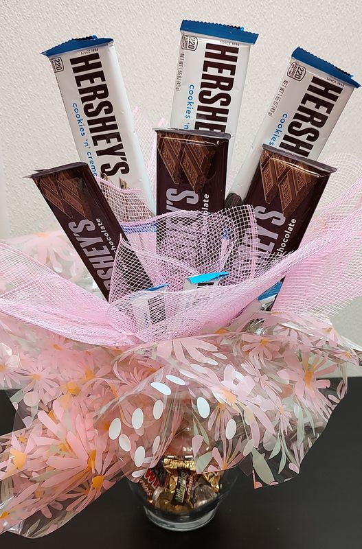 Grand candy bouquet vase