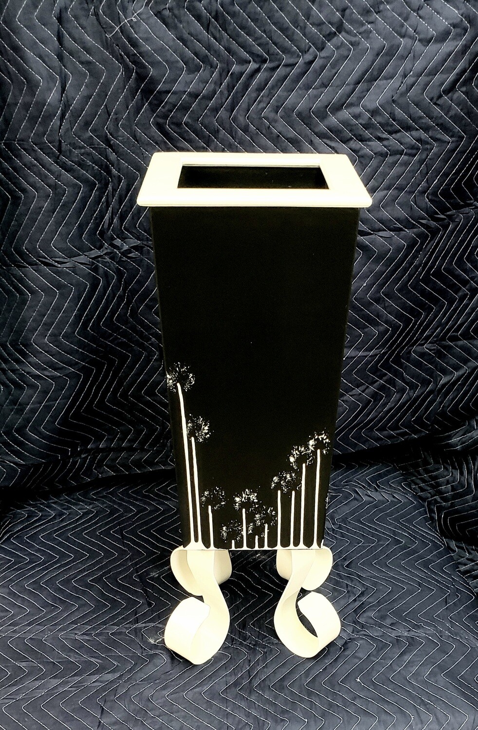 Black &amp;White Dandelion umbrella stand