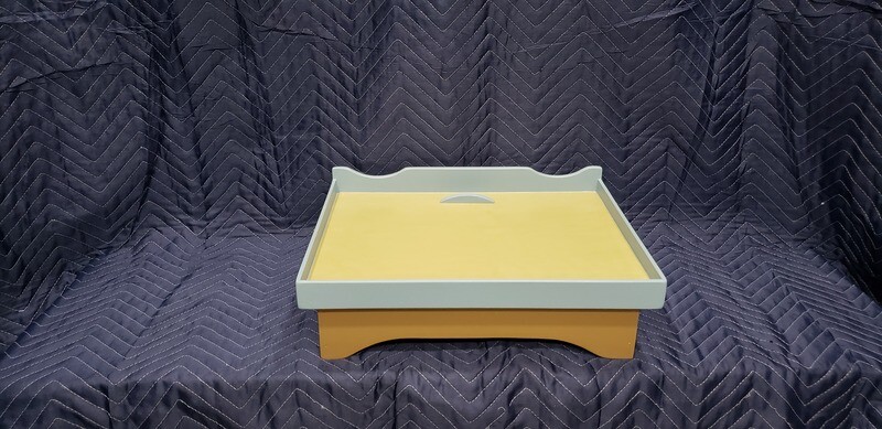 TV TRAY W/ HIDEAWAY LEGS