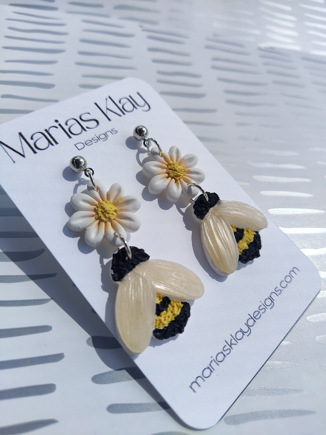 Bee Dangle