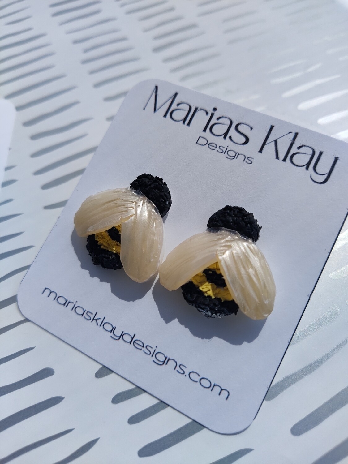 Bee stud