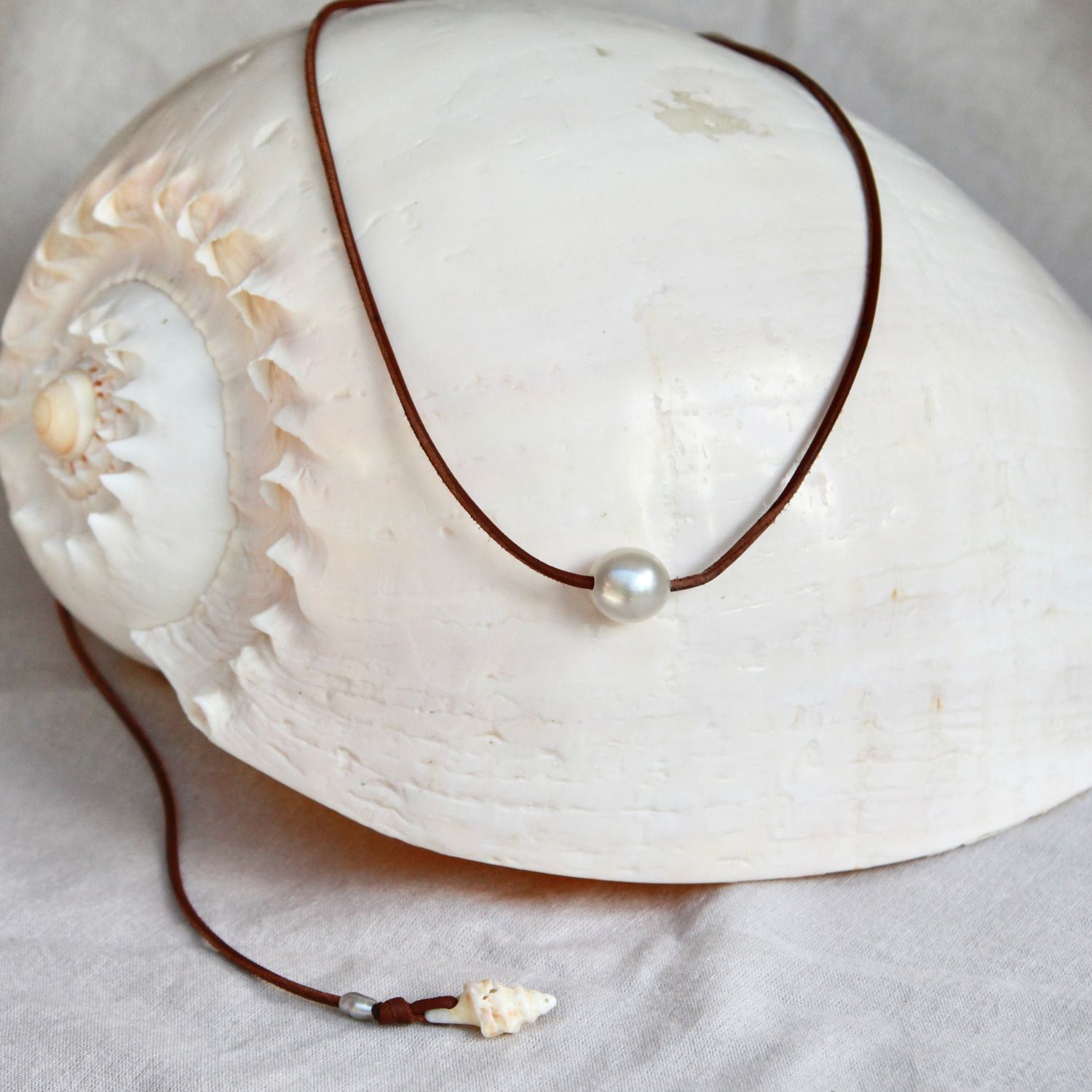 Collier Saline White