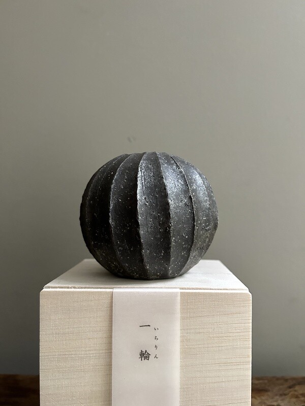 Shigaraki Ware Hechimon Brand Ginsai Shinogi Round Vase