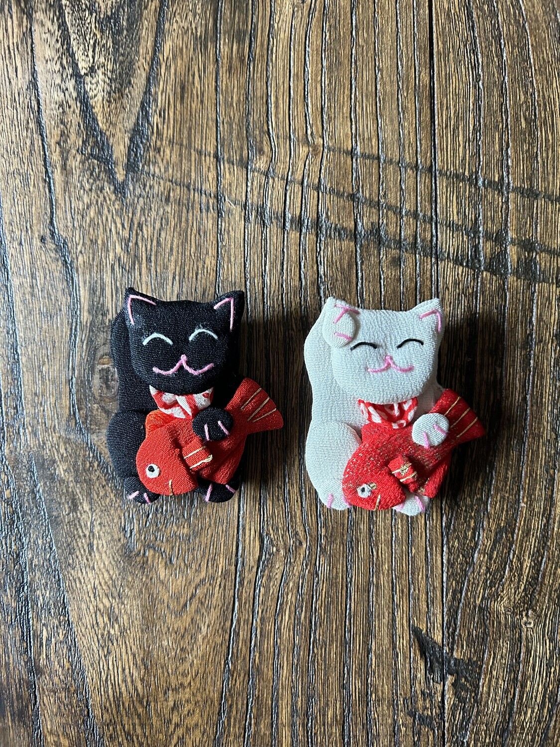 Chirimen Fabric Brooch - Cat and Sea Bream