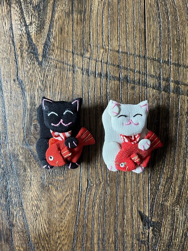 Chirimen Fabric Brooch - Cat and Sea Bream