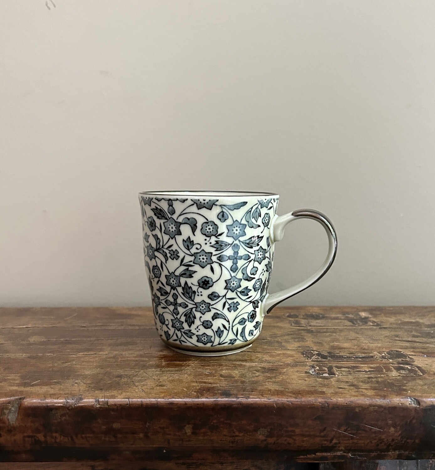Kosome Karakusa Mug(古染唐草マグ）