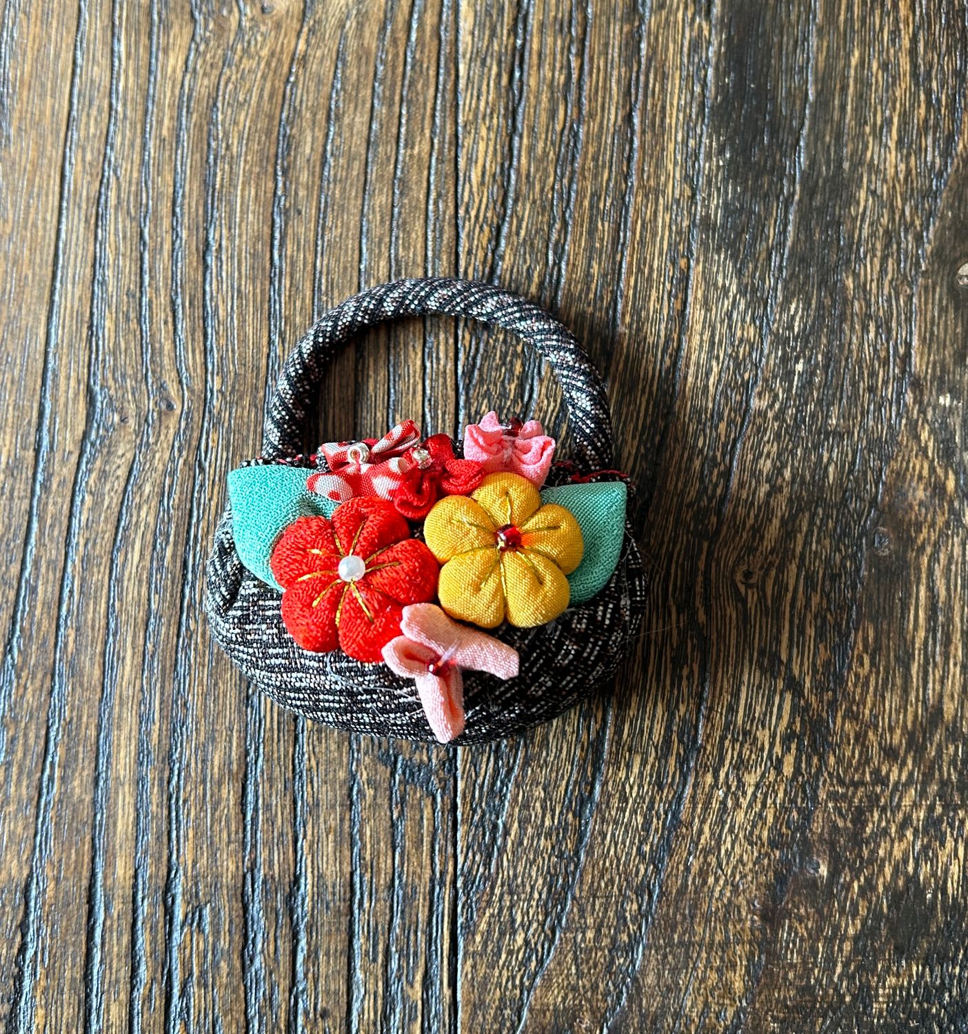 Chirimen Fabric Brooch - Flower Basket