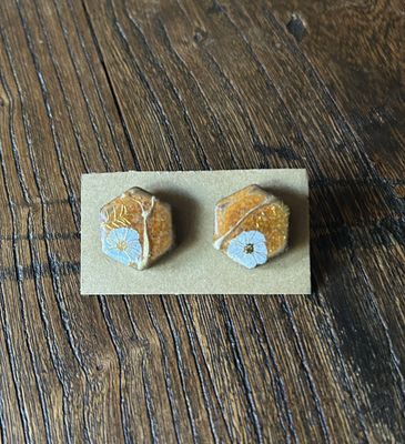 Mino Ware Earrings - Gold/White Flower