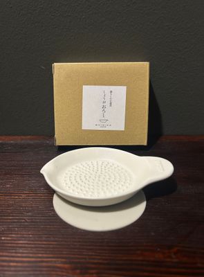 Ceramic Garlic Grater with Silicon Mat