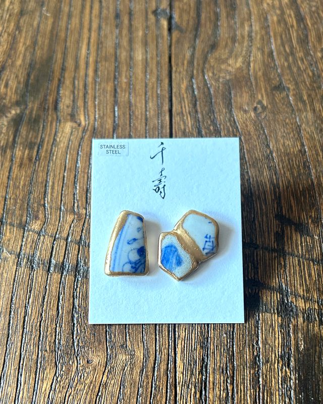 Kintsugi(金継ぎ)Earrings - Blue and White Sea Ceramic