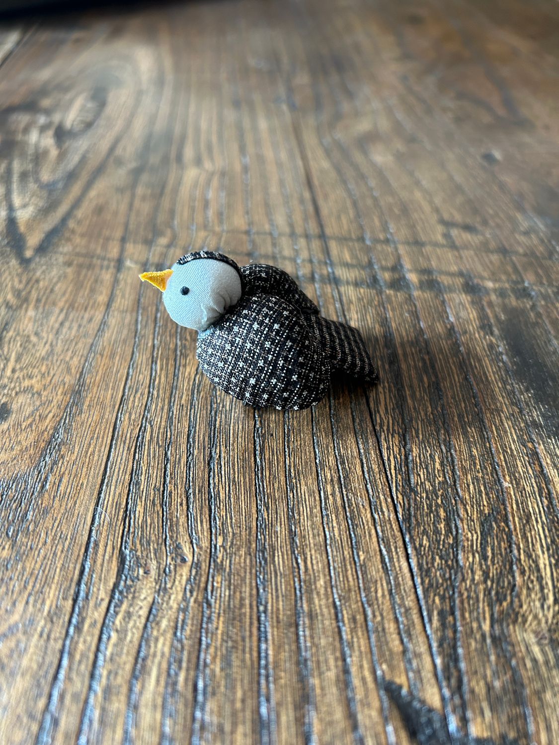 Chirimen Fabric Brooch - Sparrow