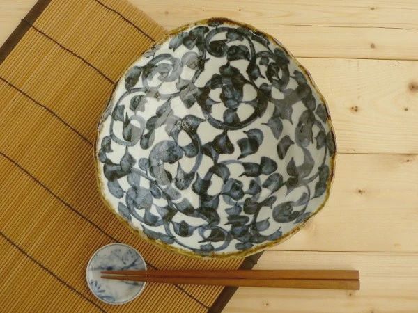 Tako Karakusa Bowl - Hand painted