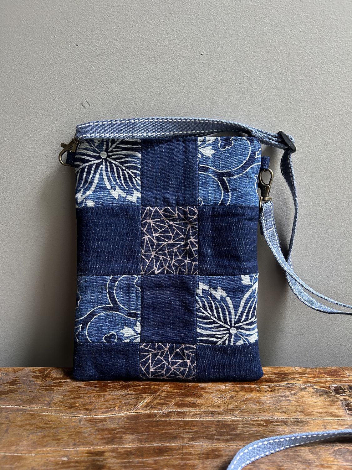 Indigo Patchwork Pochette
