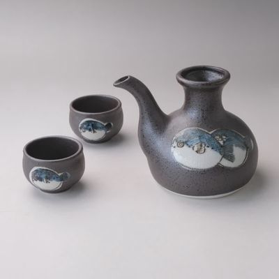 Blowfish Sake Set (one vessel + two cups)