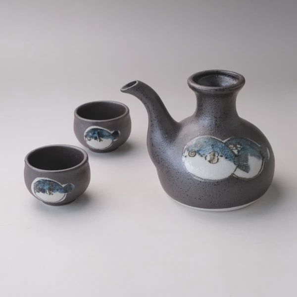 Blowfish Sake Set (one vessel + two cups)