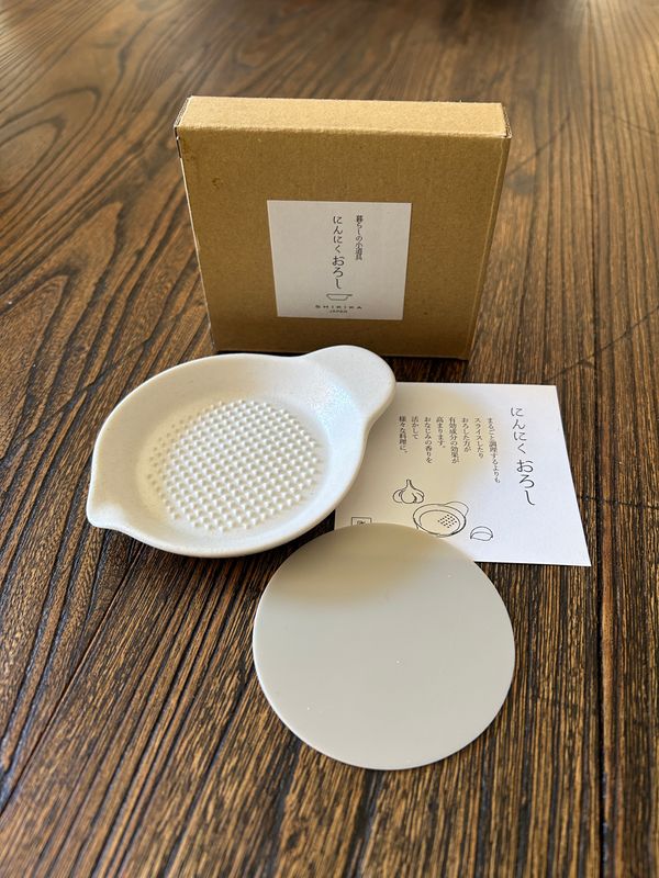 Ceramic Garlic Grater with Silicone Mat