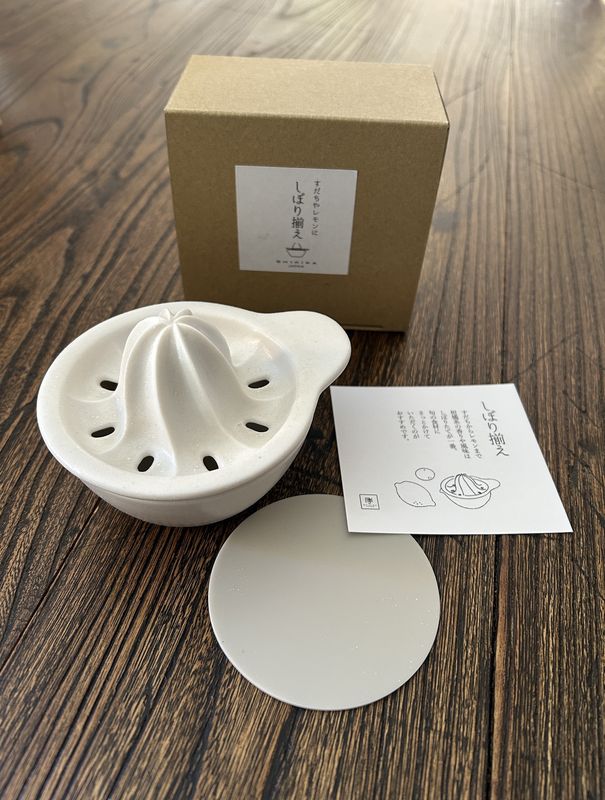 Ceramic Citrus Squeezer with Silicone Mat
