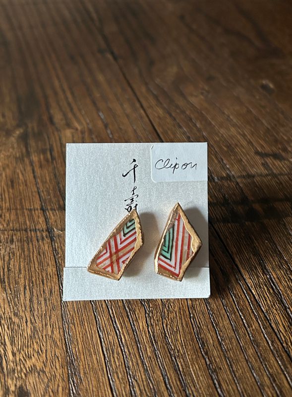 Kintsugi Clip-on Earrings - Red/Green