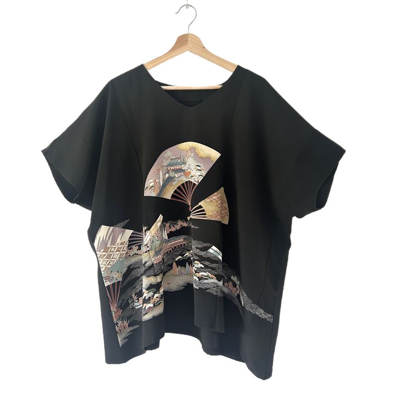 Komon Silk V-neck Top  - Fans &amp; Landscape