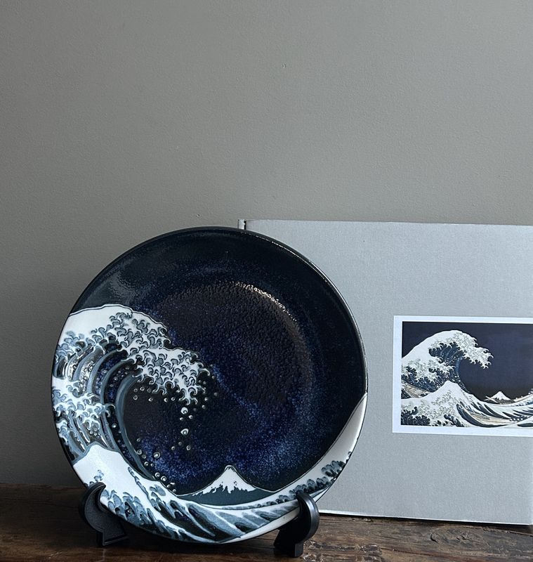 Great Wave Plate 25 cm Gift Box &amp; Stand