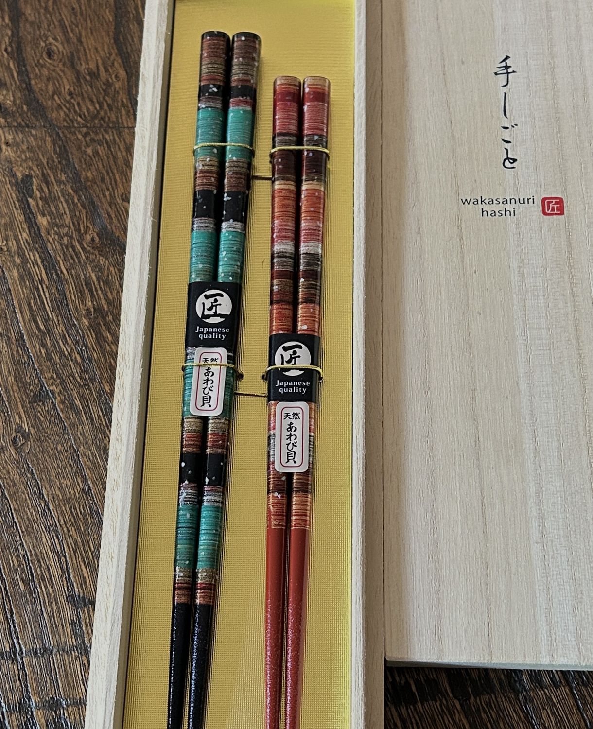 Wakasa Lacquer Chopsticks – Peacock Mother-of-Pearl (Gift Box)